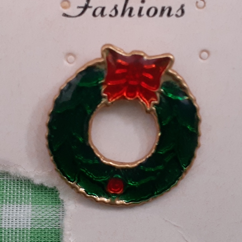 Vintage Wreath Pin for Christmas